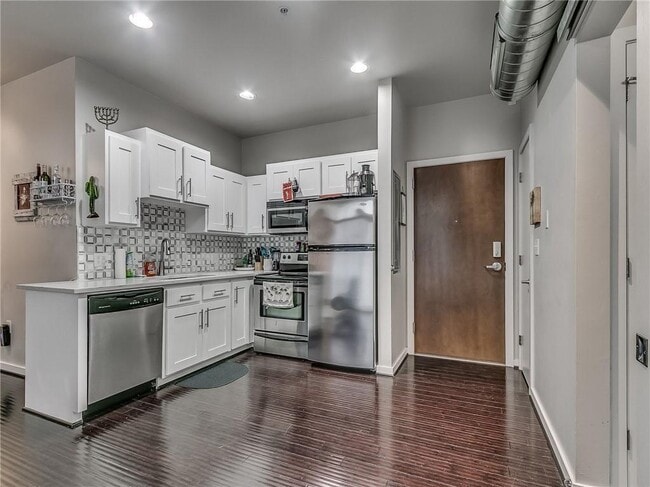 Building Photo - 1 NE 2nd St