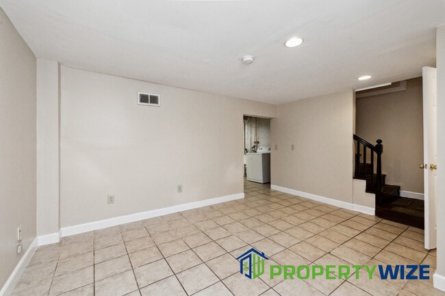 Building Photo - 1250 Walker Ave