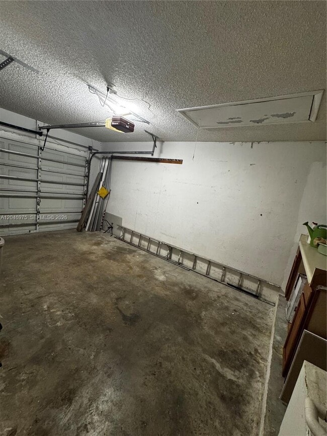 Building Photo - 951 SW 109th Ave