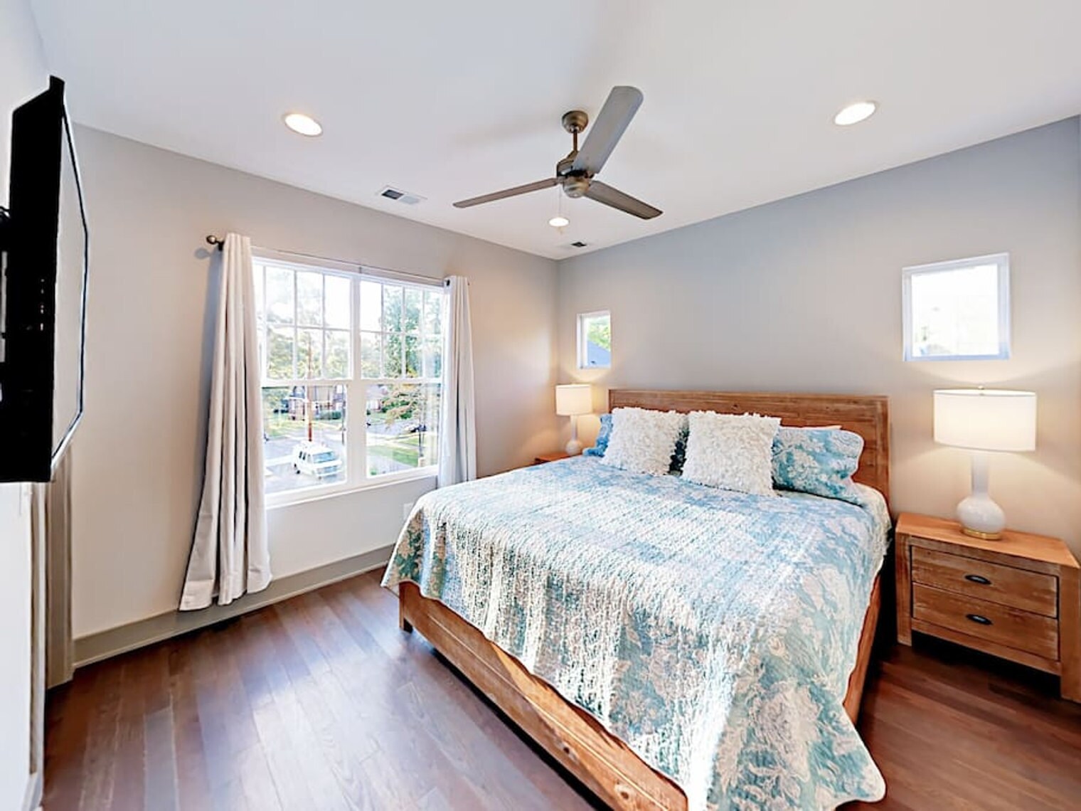 Building Photo - 2125 8th Ave S