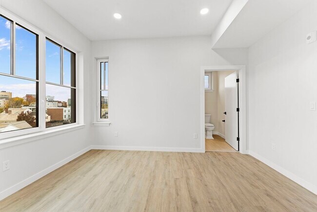 Building Photo - 24-28 Mt Pleasant St