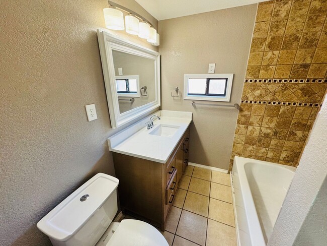 Building Photo - 620 E Main St