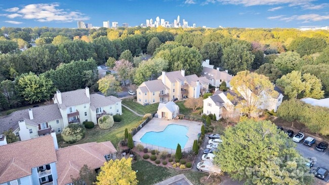 Building Photo - 3300 Selwyn Farms Ln