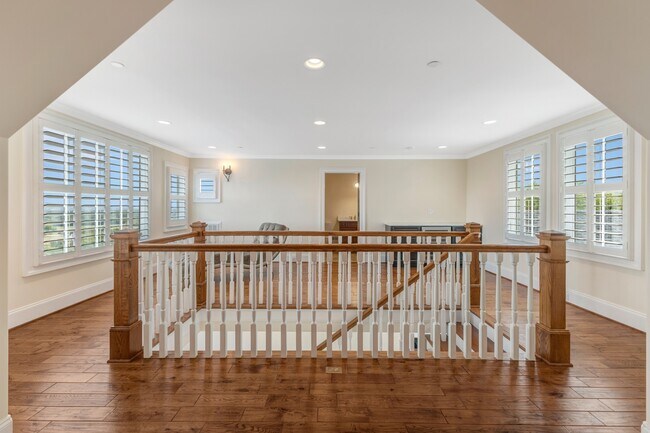 Building Photo - 5014 Mountview Pl