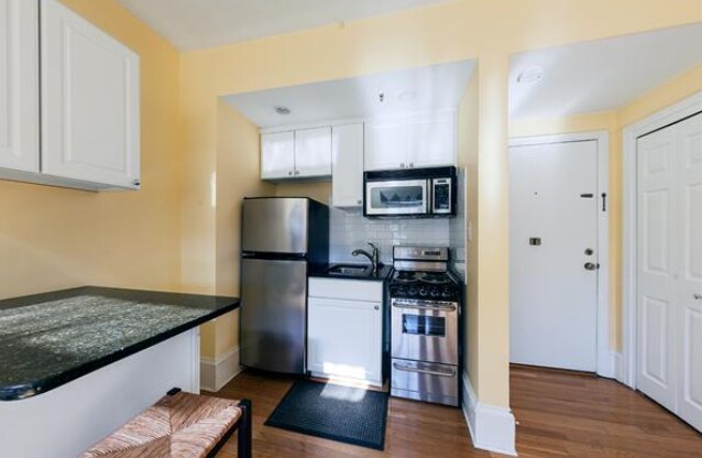 Primary Photo - 517 Beacon St