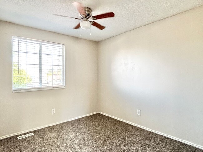 Building Photo - Awesome Salt Lake Home Near Airport!