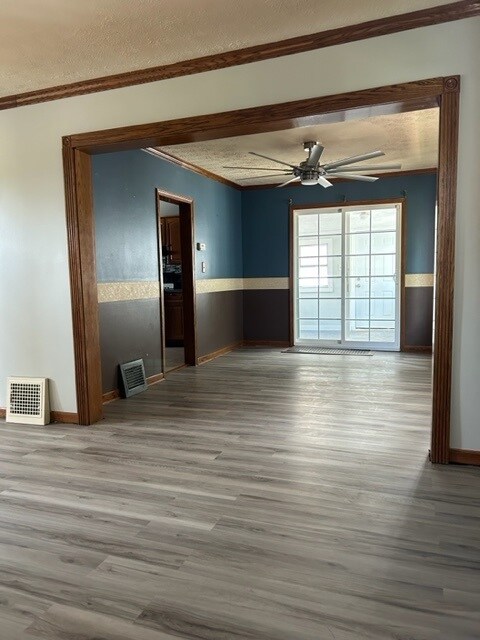 Building Photo - 889 Battles Ave
