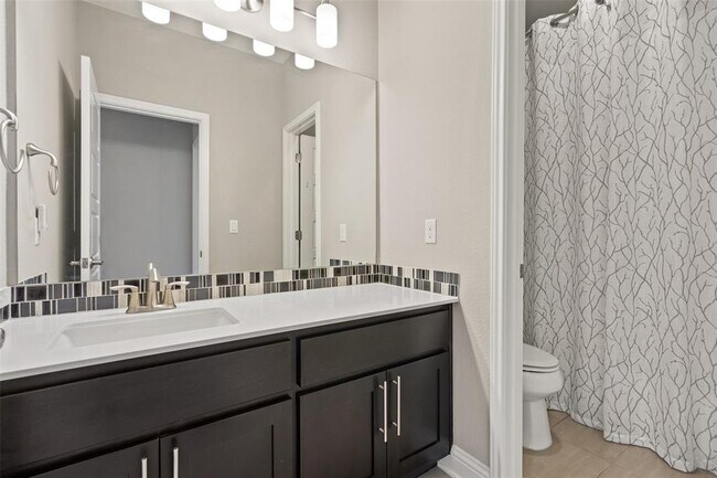 Building Photo - 5004 Mandevilla Dr