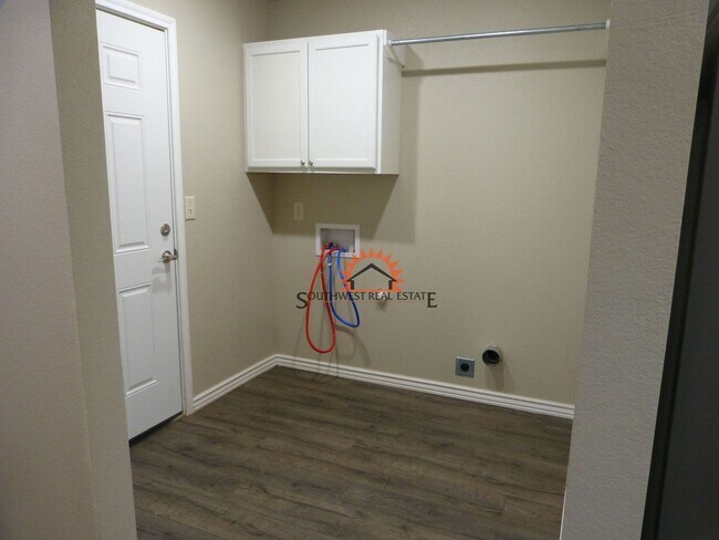 Building Photo - 1313 Mission Dr