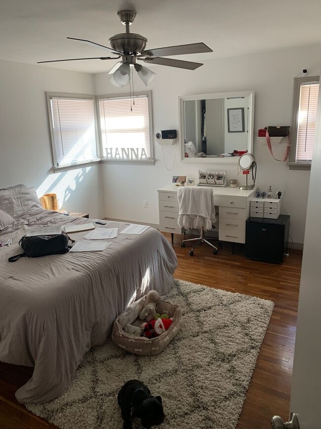 Building Photo - Pre Leasing for fall 2026! 3/2 in Medical District