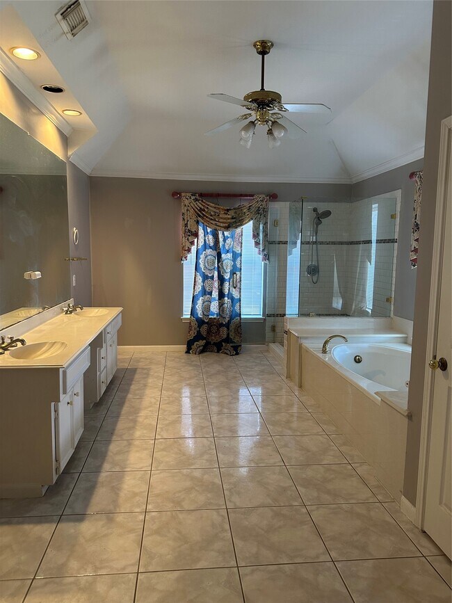 Building Photo - 4006 Bay Shore Dr