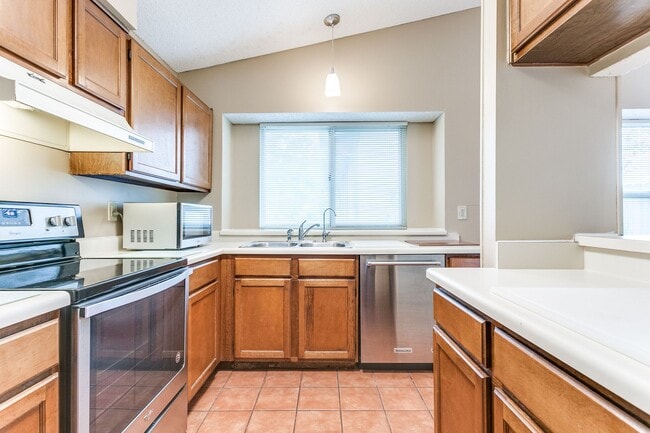 Building Photo - 4-BEDROOM IN BLOSSOM PARK