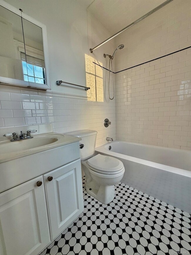 Building Photo - 225 N Broadway