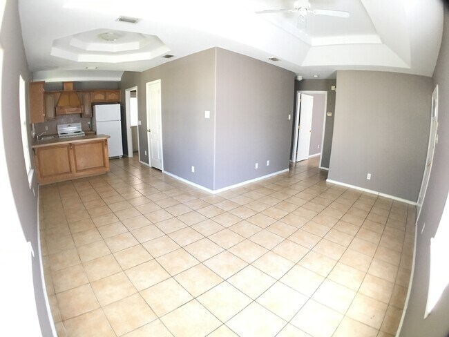 Building Photo - 820 N Cross Ln