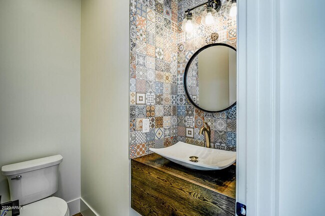 Building Photo - 301 E Jomax Rd