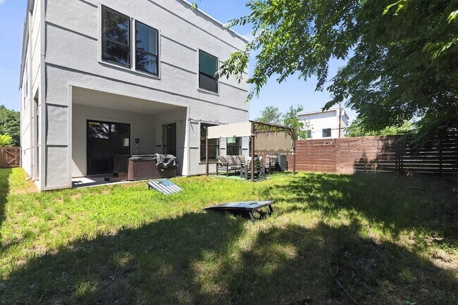 Building Photo - 1704 McBroom St