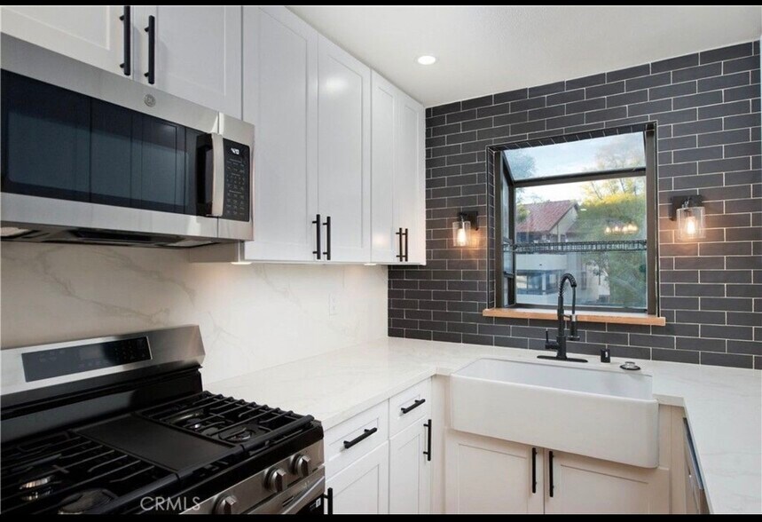 Building Photo - 18028 Saratoga Way