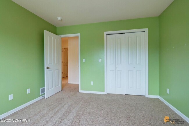 Building Photo - Stunning home conviently located by Eagle ...
