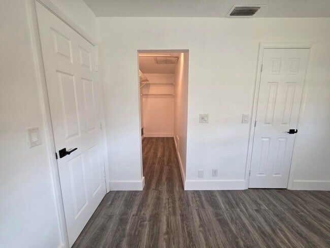 Building Photo - 718 Whippoorwill Ln