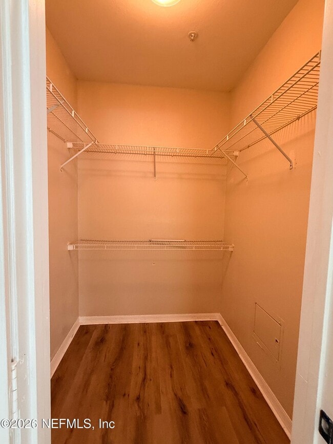 Building Photo - 7800 Point Meadows Dr