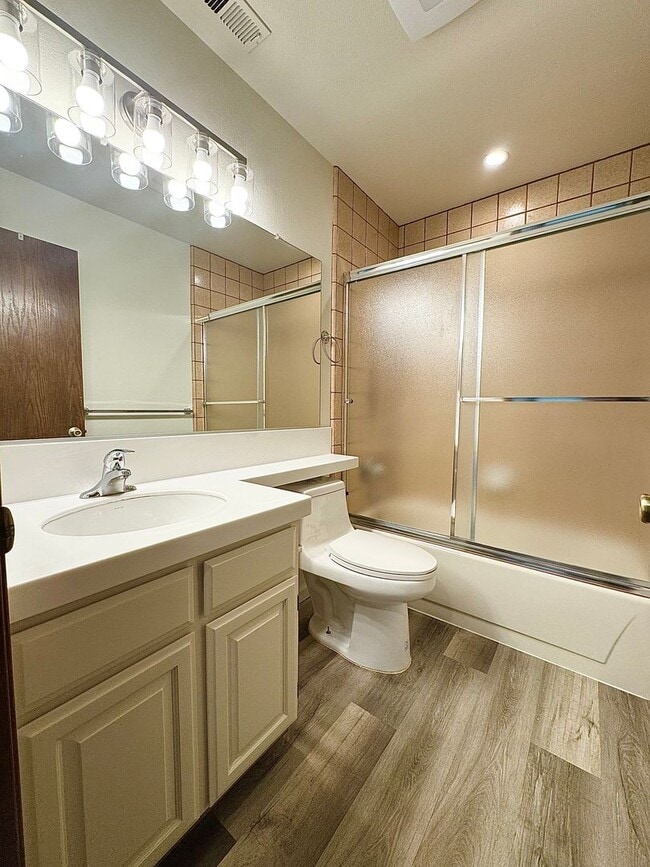 Building Photo - Beautifully Upstairs Condo at Ridgecrest Condominiums!! HOA Pool/Jacuzzi
