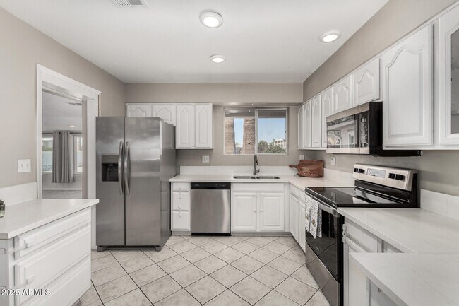 Building Photo - 10216 N 110th Ave