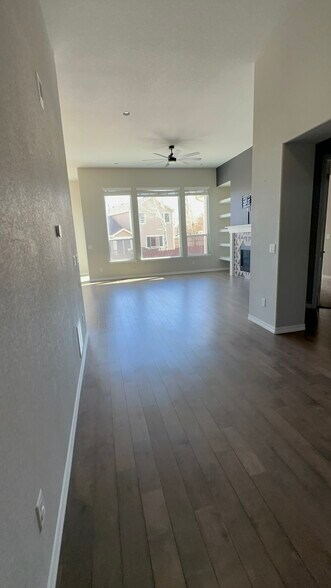 Building Photo - 17451 Leisure Lake Dr