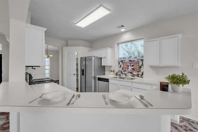 Building Photo - 17611 Magnolia Cir