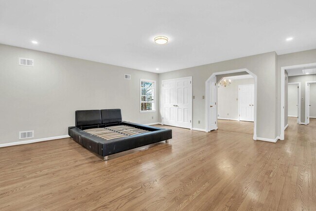 Building Photo - 8616 Chateau Dr