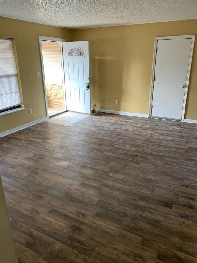 Building Photo - 1509 Meyers Pl