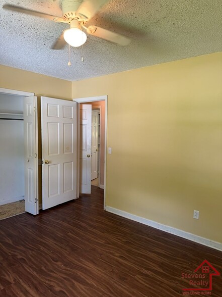 Building Photo - 4705 Metro Park Ln