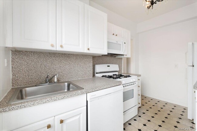 Building Photo - 45 Popham Rd