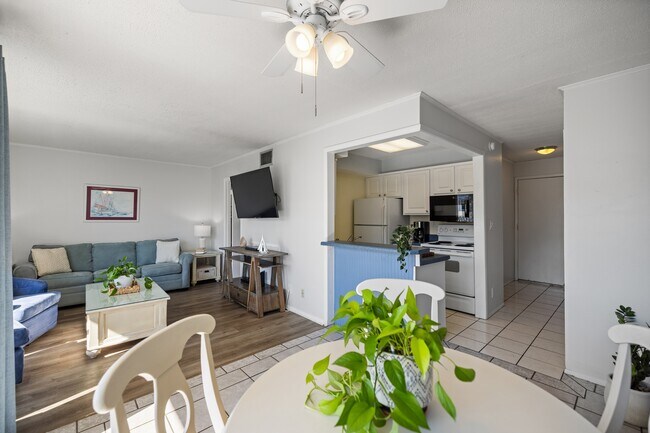 Building Photo - 775 Gulf Shore Dr