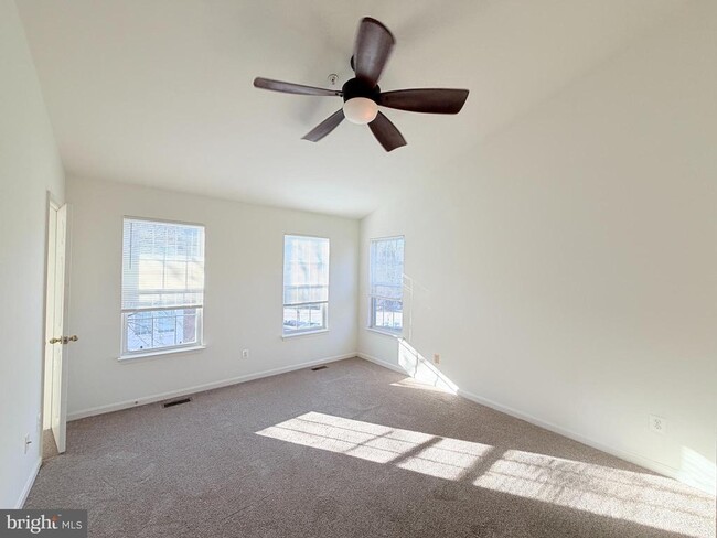 Building Photo - 112 Rabbit Chase Dr