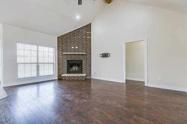 Building Photo - COMING DECEMBER 2025 - Bentwood Country Cl...