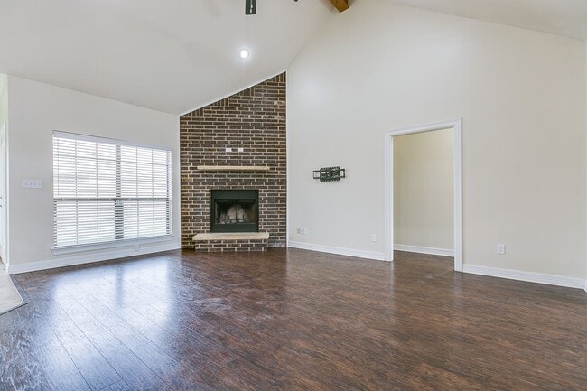 Building Photo - COMING NOVEMBER 2025 - Bentwood Country Cl...