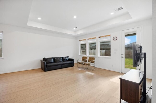 Building Photo - 9514 Du Sable Dr