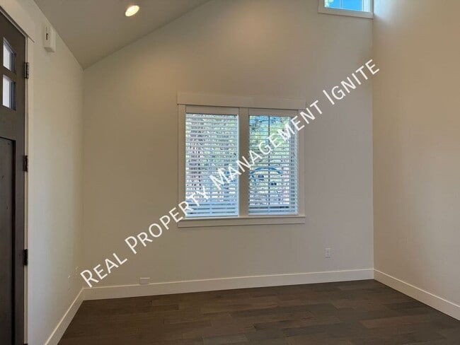 Building Photo - 2242 NW Reserve Camp Ct