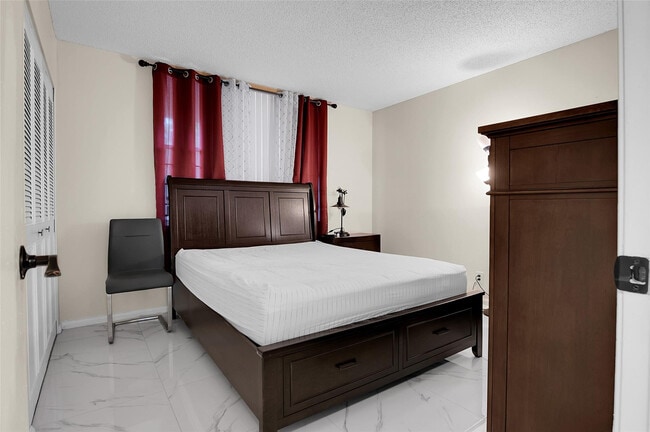 Building Photo - 260 NW 76th Ave