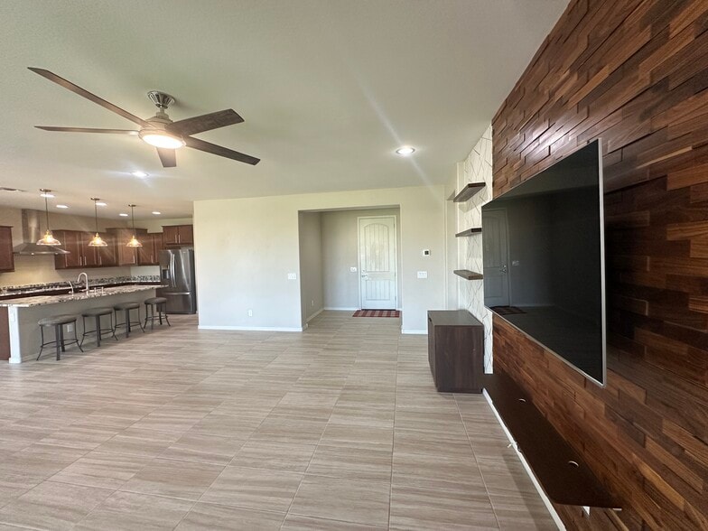 Building Photo - 2518 W Novak Way