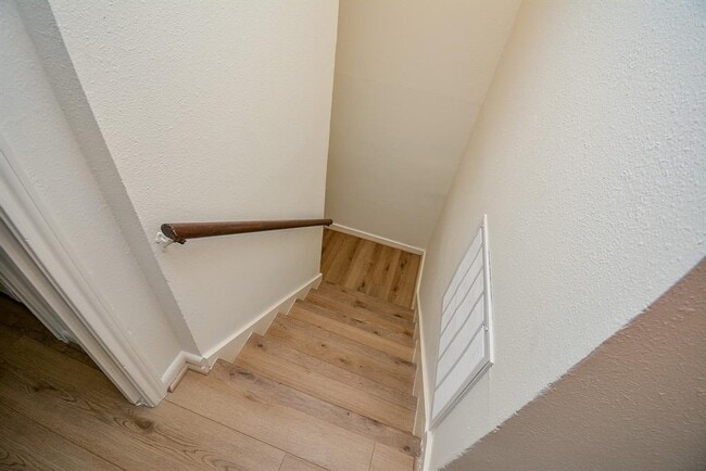 Building Photo - 917 S Ripple Creek Dr