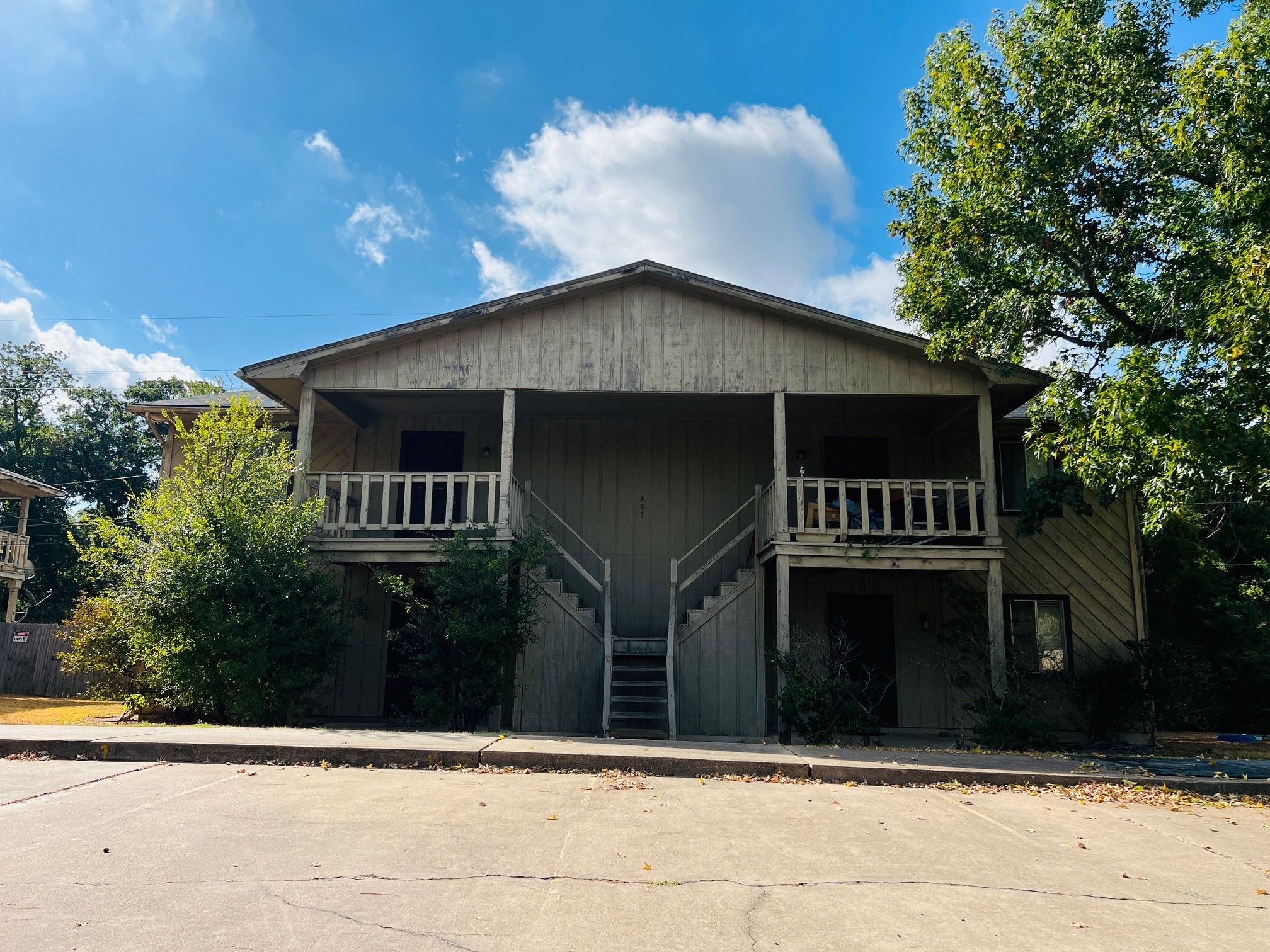 Building Photo - 809 Yegua St