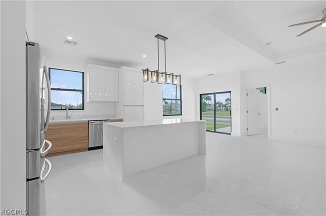 Building Photo - 2001 NW 25th Ave