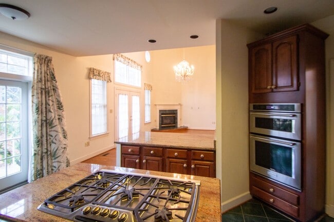 Building Photo - Elegant 4Bd/4Bth Brick Colonial