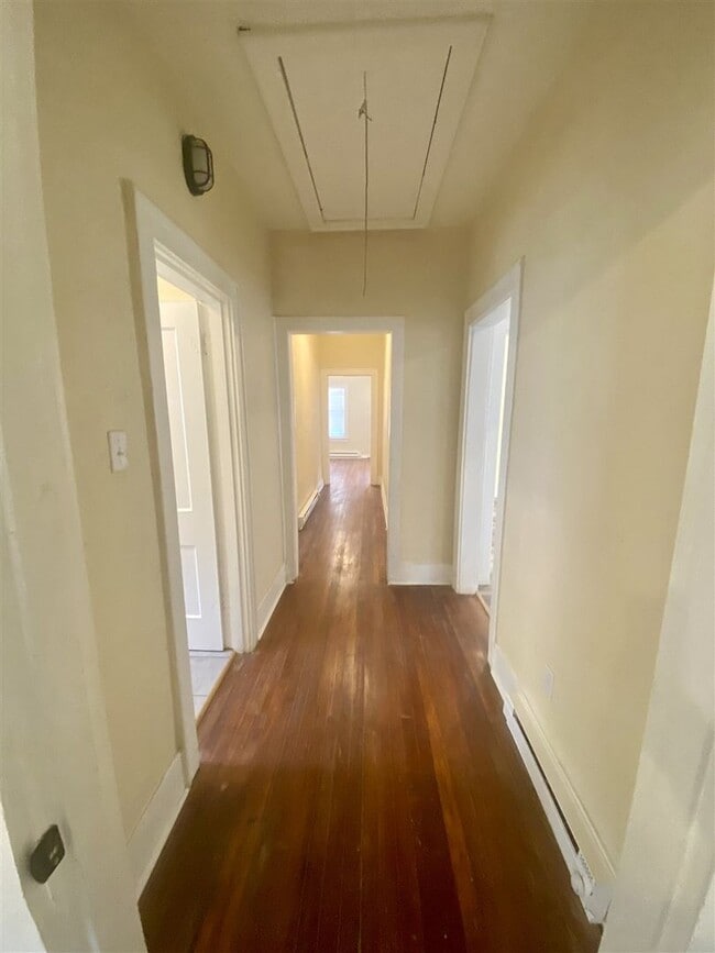 Building Photo - Restored 3 br 2 ba Craftsman style Home fo...