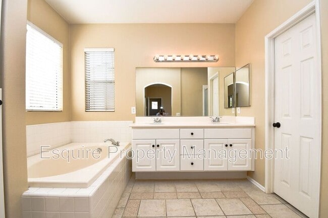 Building Photo - 2531 Villamonte Ct