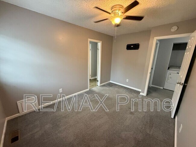 Building Photo - 906 Seabreeze Ct