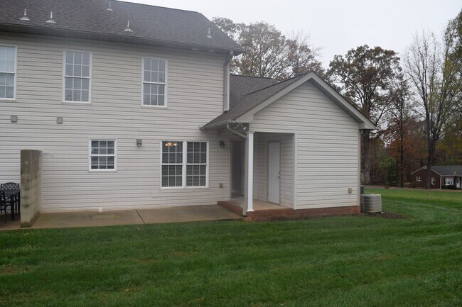 Building Photo - Hollar Duplex Conover