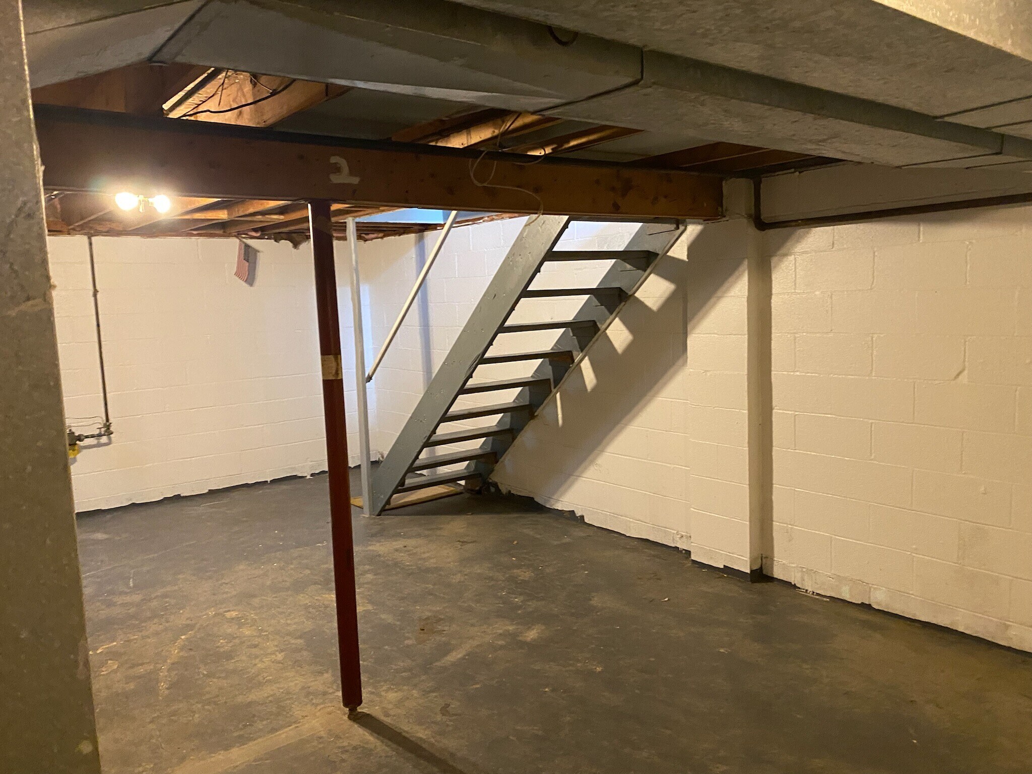 Building Photo - 1829 Lakeview Dr