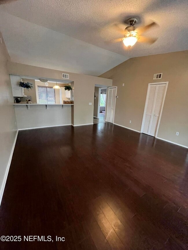 Building Photo - 636 Aquatic Dr